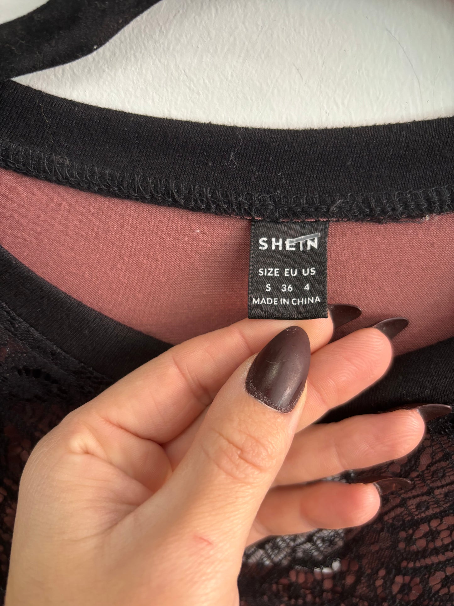 T-shirt rosé avec dentelle noir SHEIN - Grandeur: Small