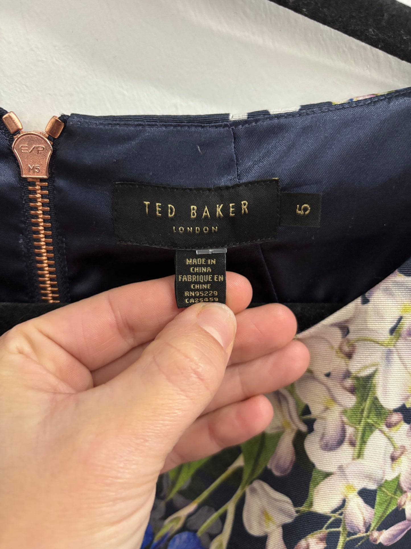 Robe Fleuri Bleu Marin TED BAKER LONDON - Grandeur: 5