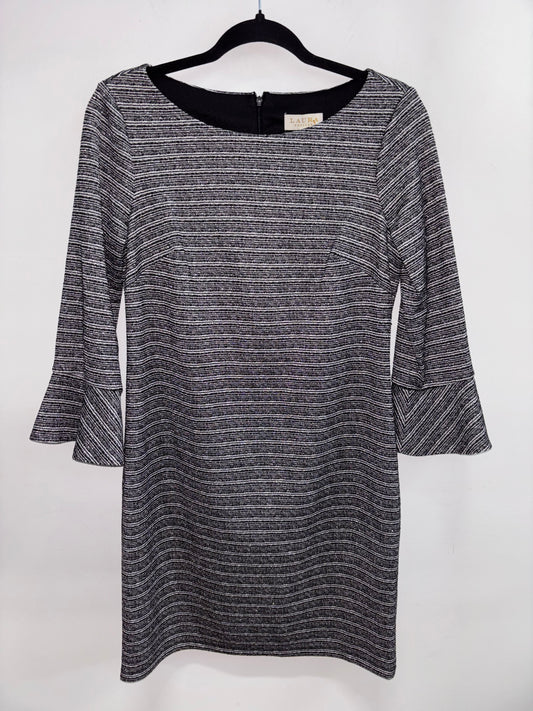 Robe Chic Raillé LAURA PETITES - Grandeur: 10