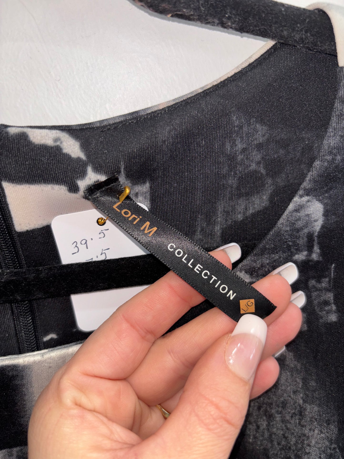 Robe Marblé Noir & Blanc LORI M COLLECTION - Grandeur: Large